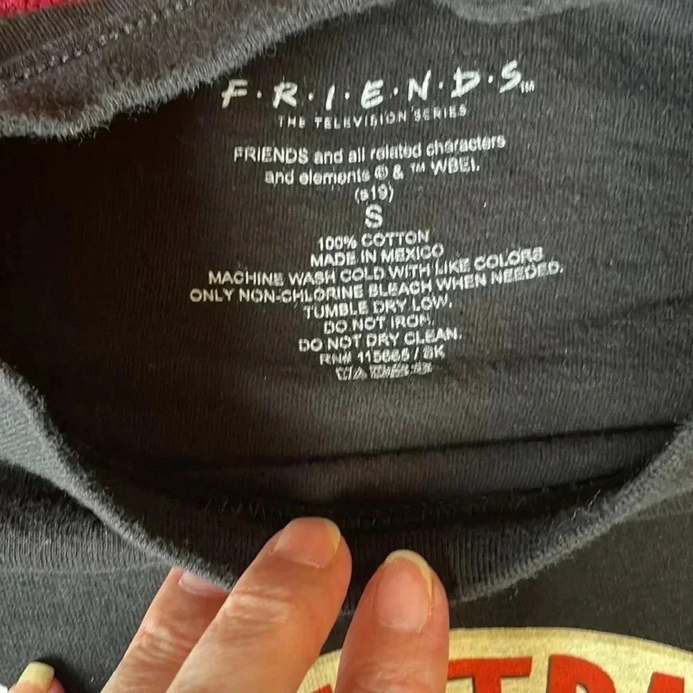 Friends tshirt - Picture 2 of 3